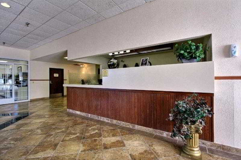 Days Inn & Suites By Wyndham Mt Pleasant Mount Pleasant Interior photo