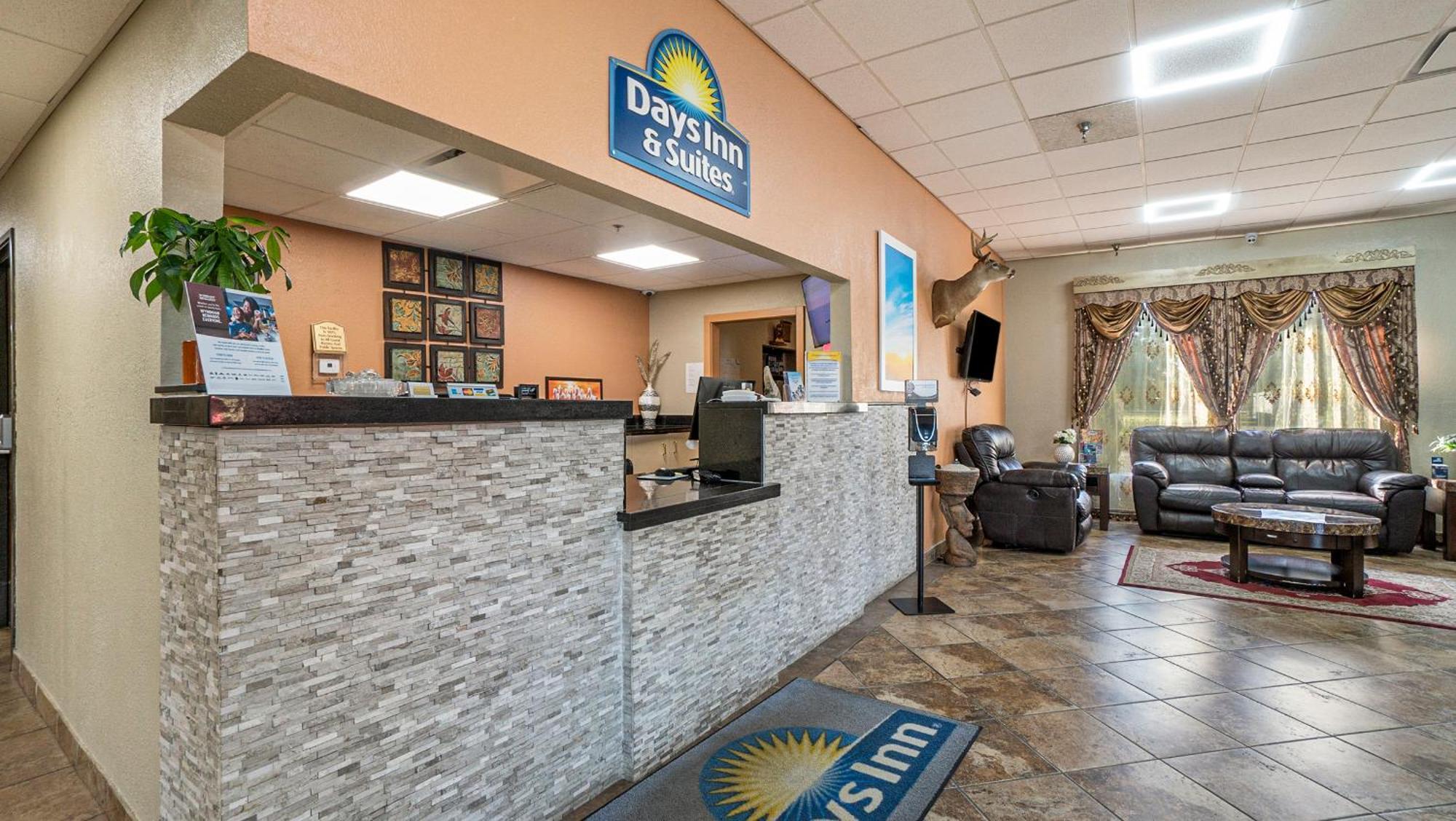 Days Inn & Suites By Wyndham Mt Pleasant Mount Pleasant Exterior photo