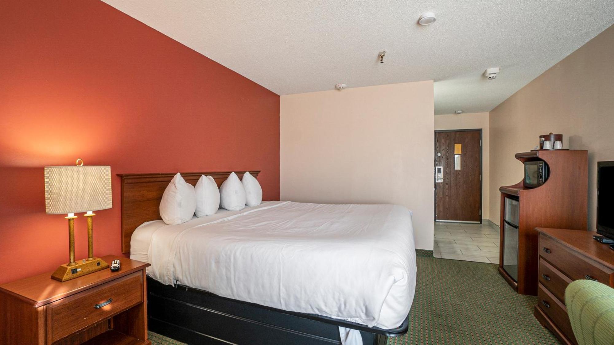 Days Inn & Suites By Wyndham Mt Pleasant Mount Pleasant Room photo