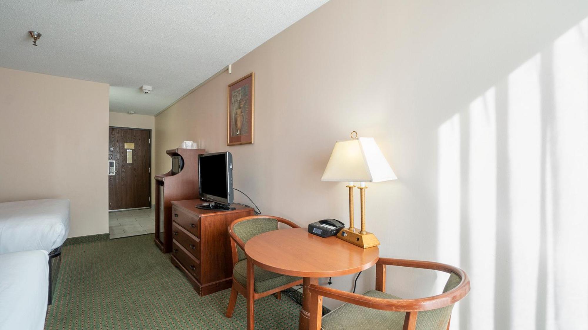 Days Inn & Suites By Wyndham Mt Pleasant Mount Pleasant Room photo